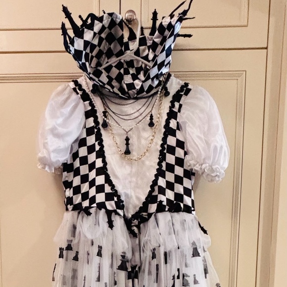Chasing Fireflies (Wishcraft) Chess Queen Costume and Accessories Girls Size XL - Picture 1 of 3